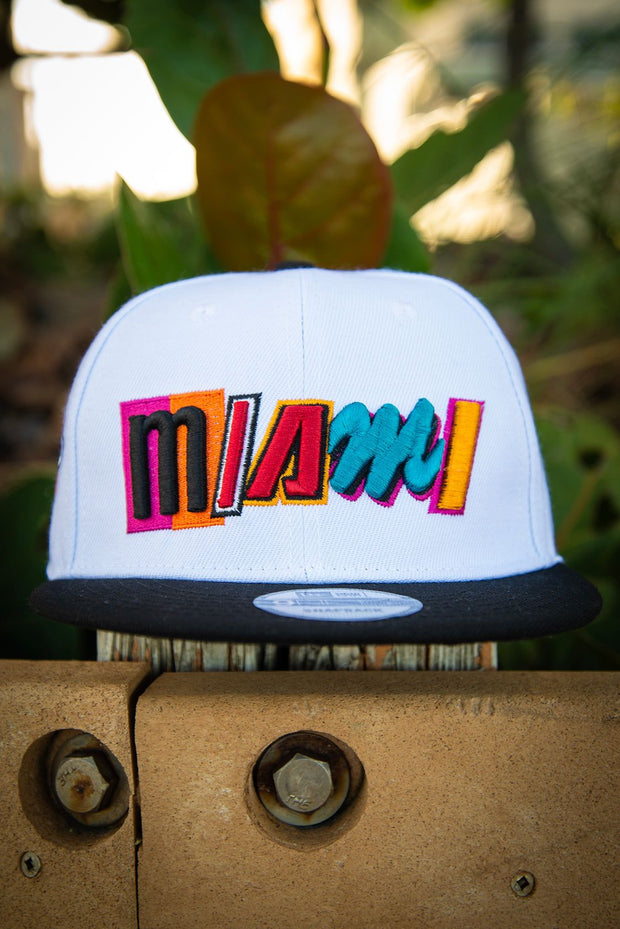 Mitchell & Ness Brooklyn Nets Snapback Hat Adjustable Cap -  Natural/Black/Pink Bottom