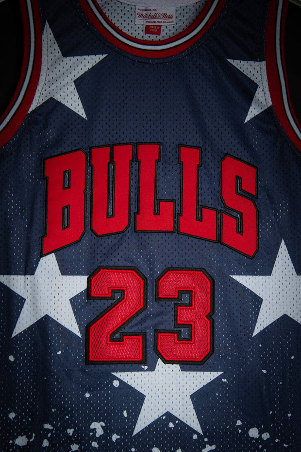 Mitchell & Ness, Shirts, Michael Jordan Mitchell Ness Mens Chicago Bulls  9798 White Classics Jersey