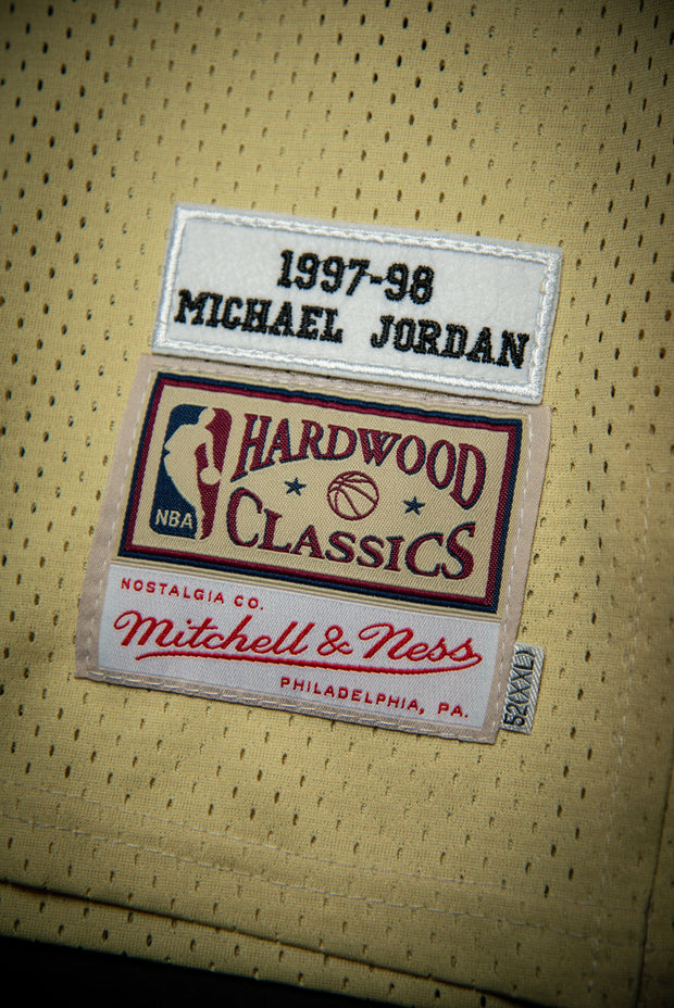 Mitchell & Ness Michael Jordan Chicago Bulls Midas Gold Hardwood Classics 97-98 Swingman Jersey