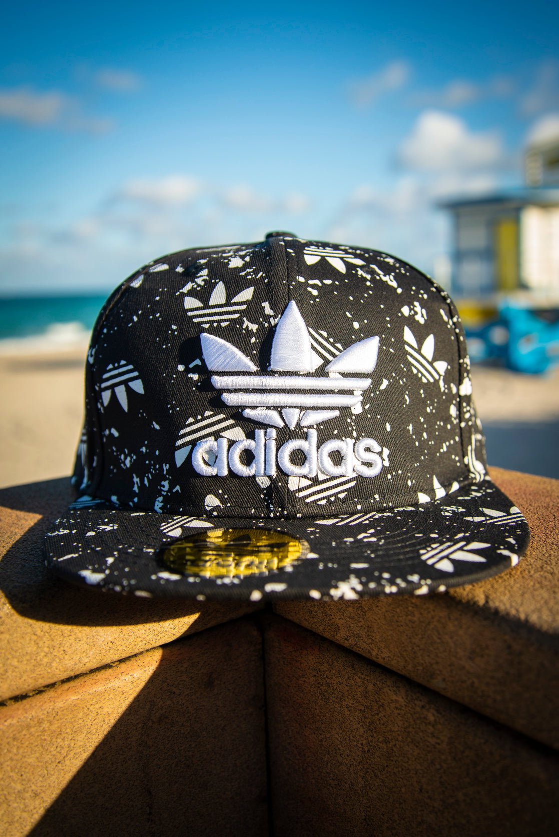 bestille ansvar Tidsplan Adidas Logo Spray Grunge Pattern Snapback Hat